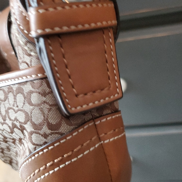 Coach Hand Bag with matching wallet - Picture 2 of 9